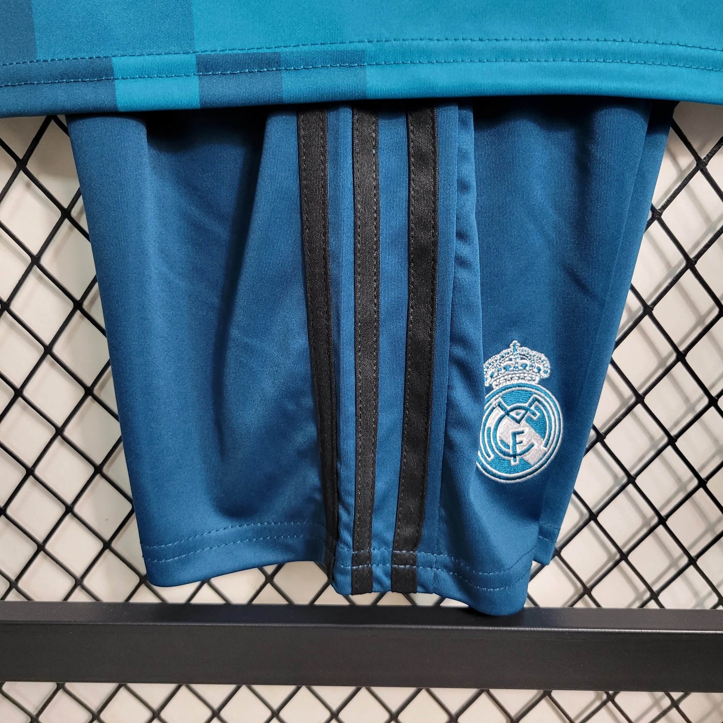 Real Madrid 2017/18 Third Child Kit