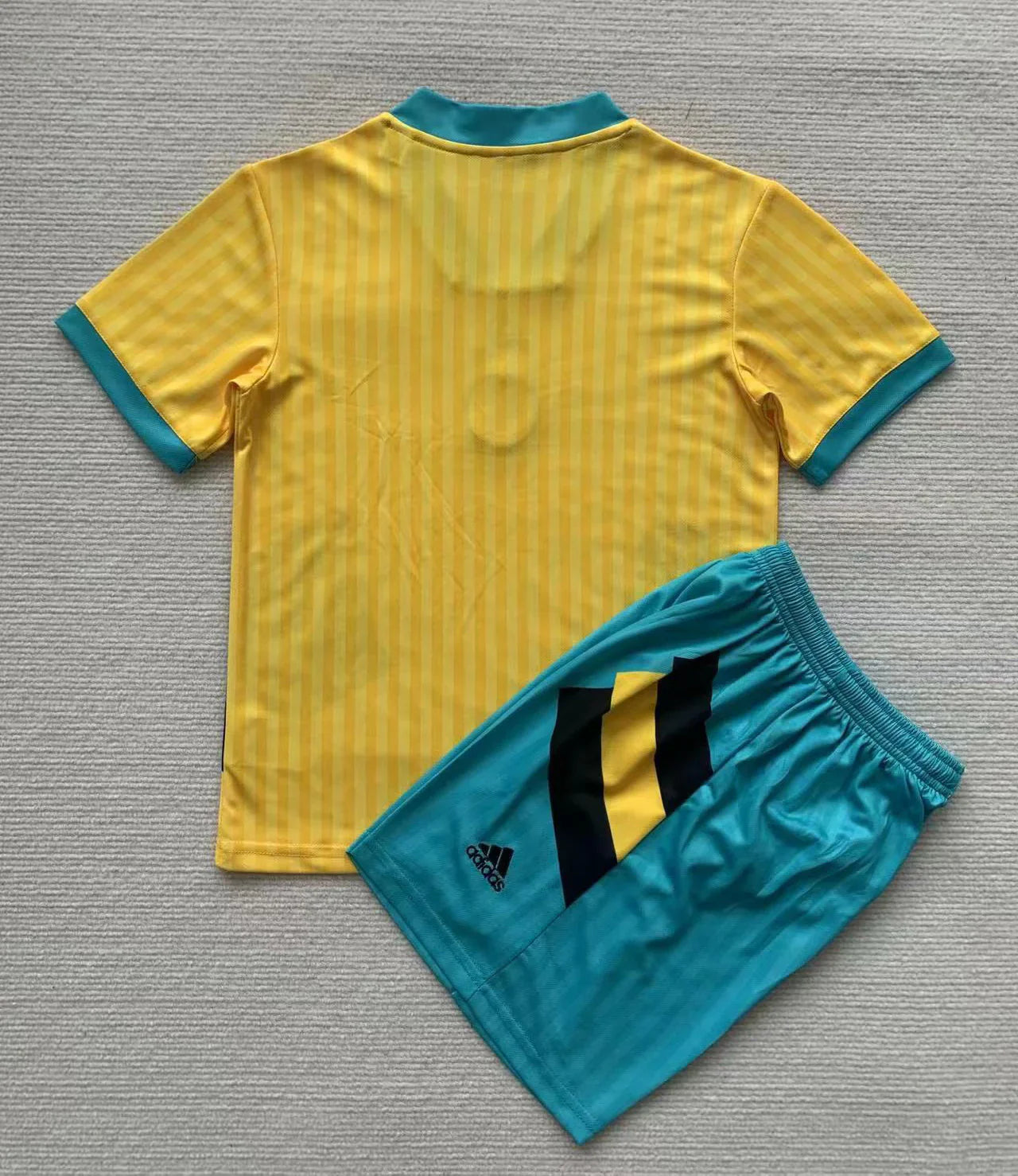 Kit Criança Yellow Bayern Munique 2023/24