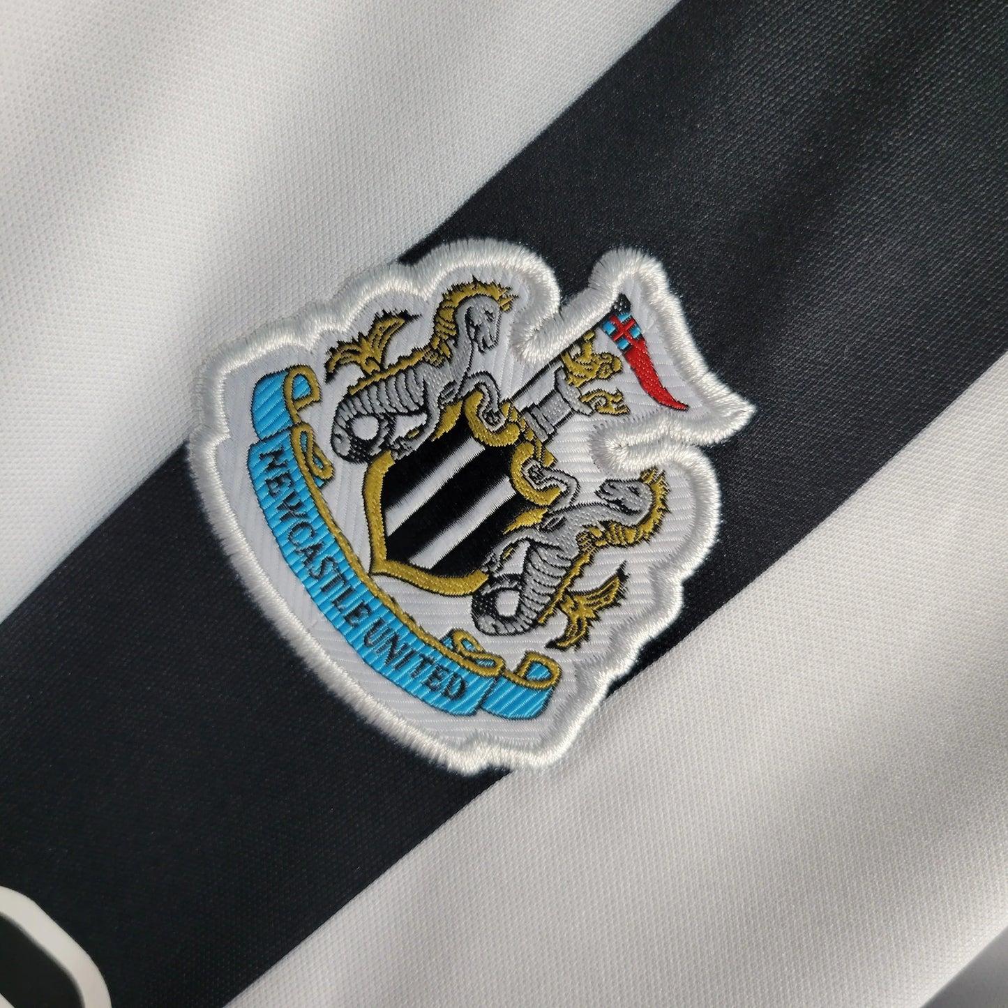 Kit Criança Principal Newcastle 2023/24