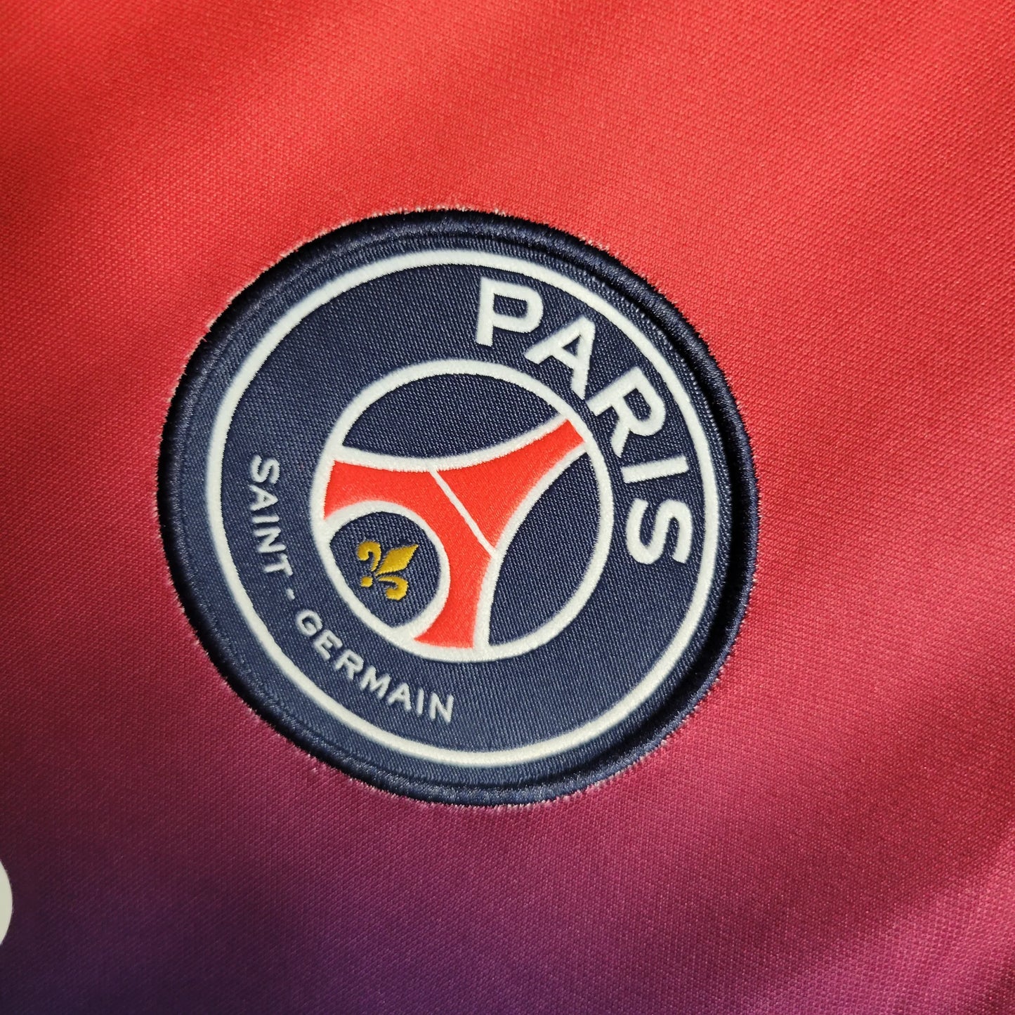 Maillot d'entraînement PSG 2023/24 rouge et bleu 