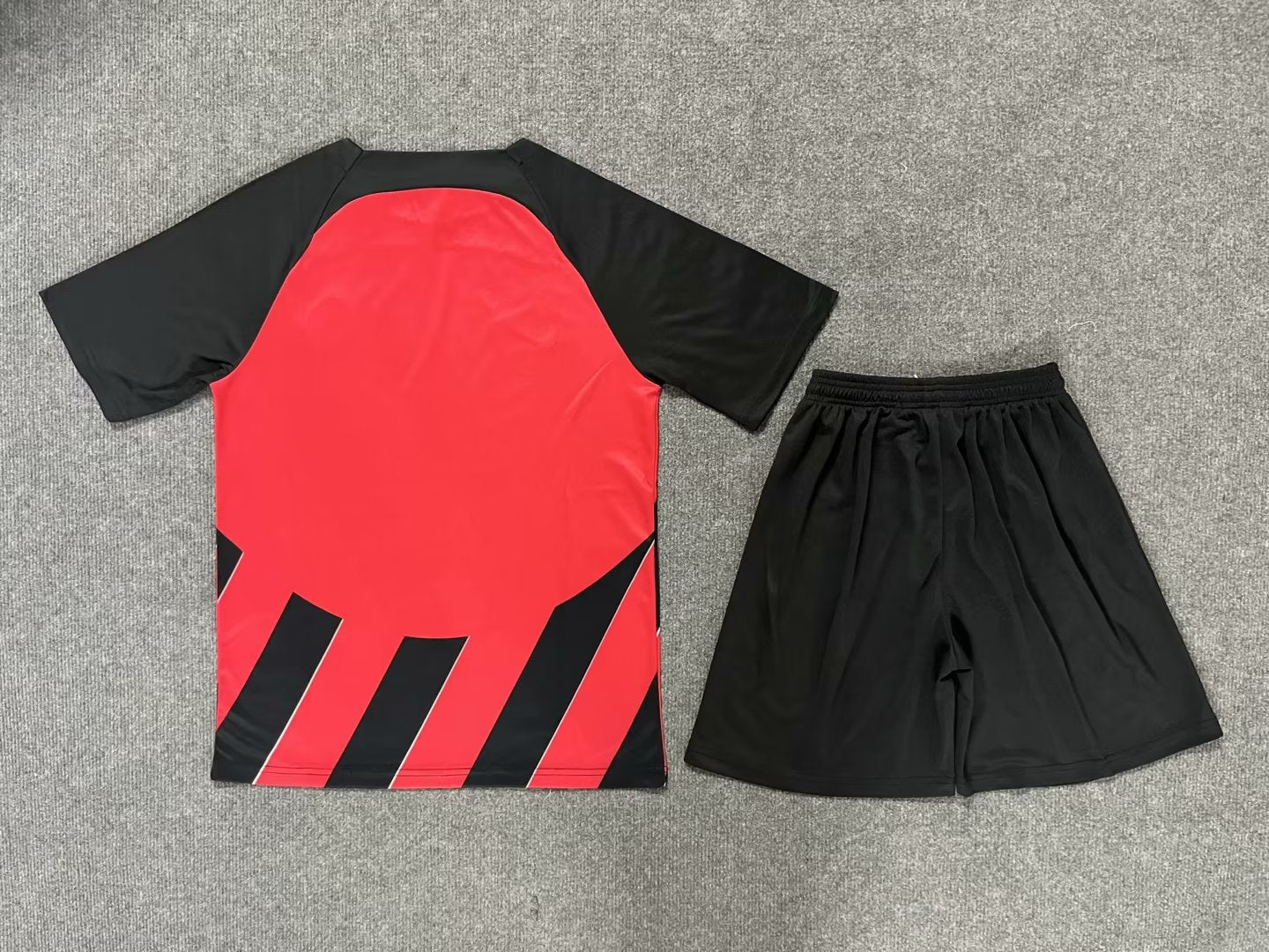 Kit Criança Principal Frankfurt 2023/24