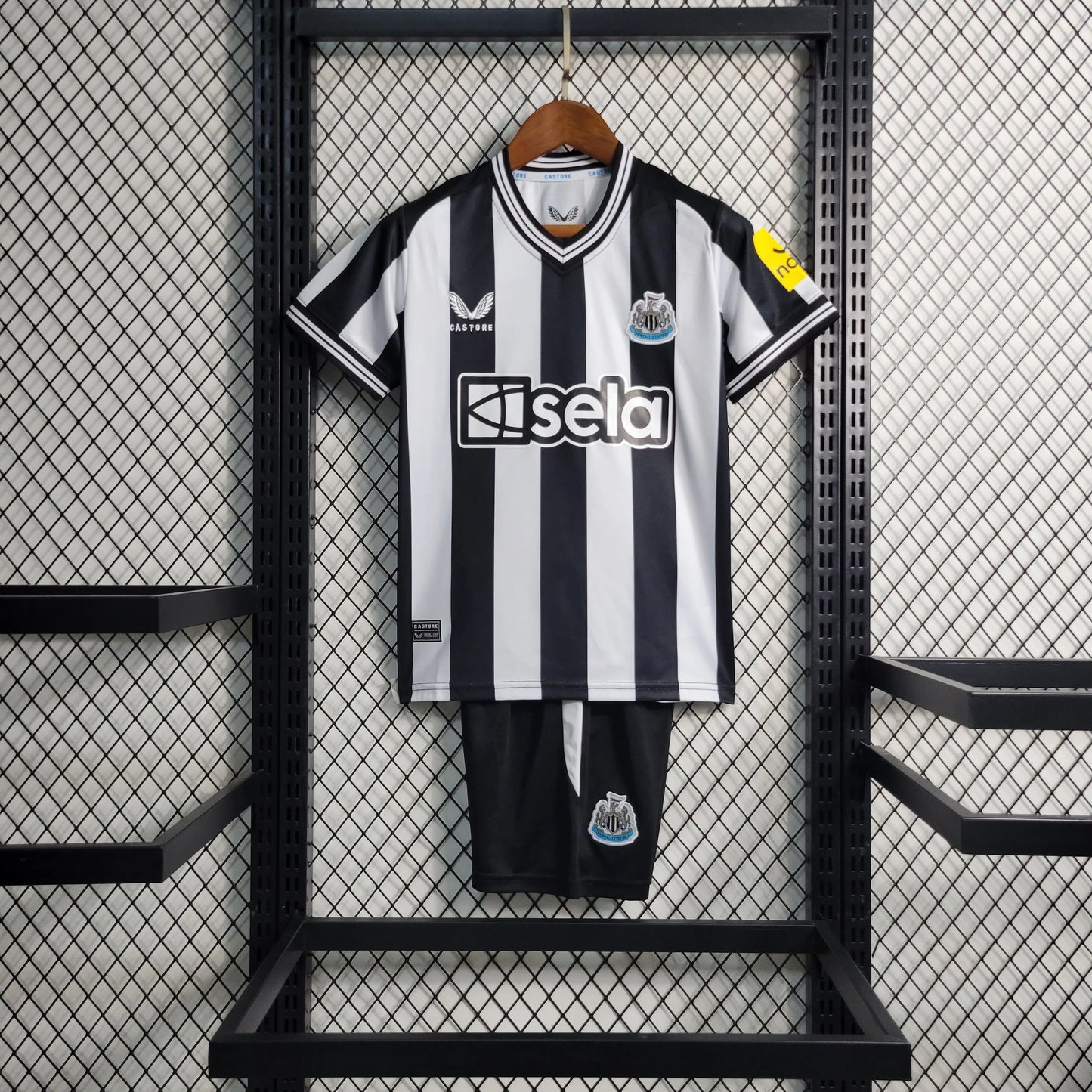 Kit Criança Principal Newcastle 2023/24