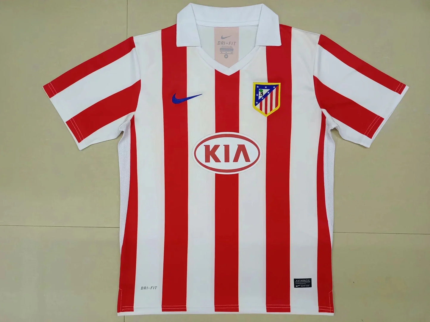 Maillot domicile de l'Atlético de Madrid 2010/11 