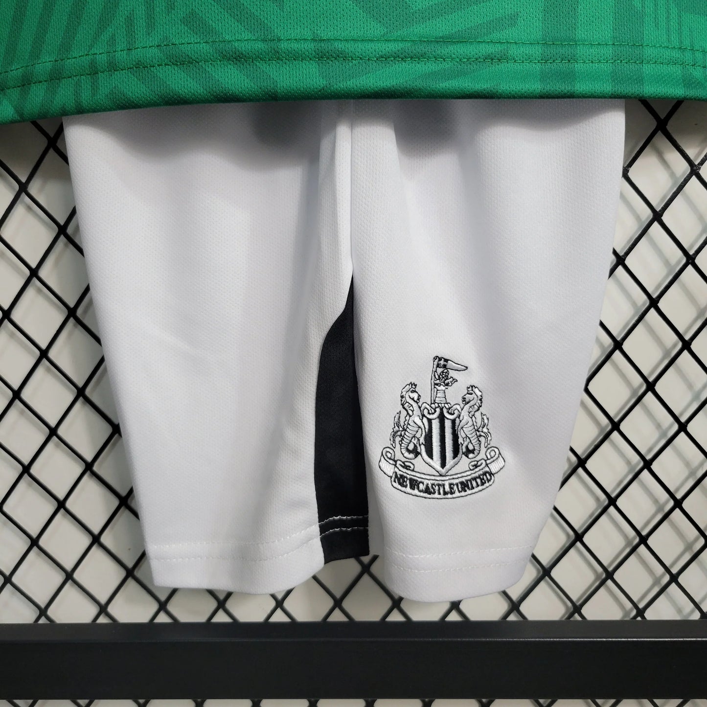 Kit Criança Secundário Newcastle 2023/24