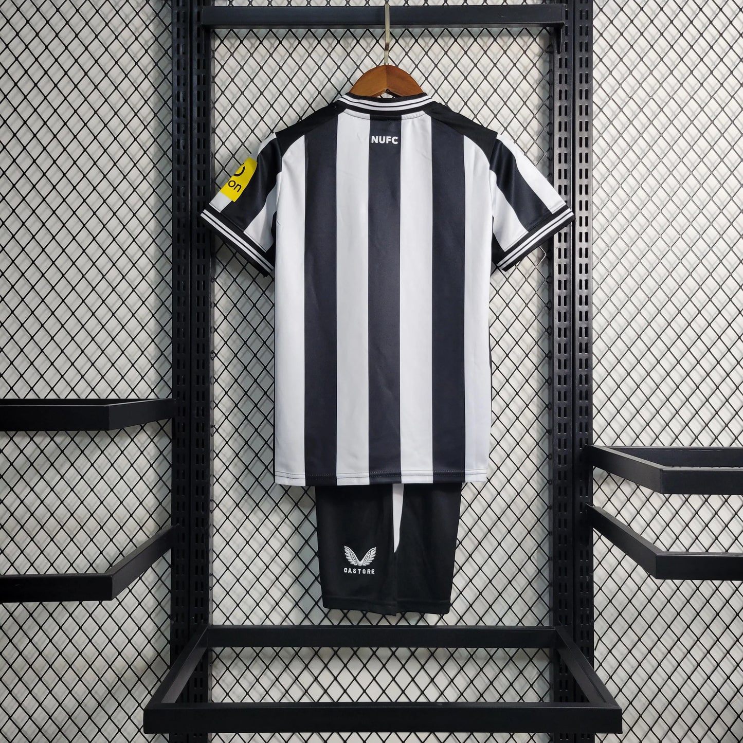 Kit Criança Principal Newcastle 2023/24