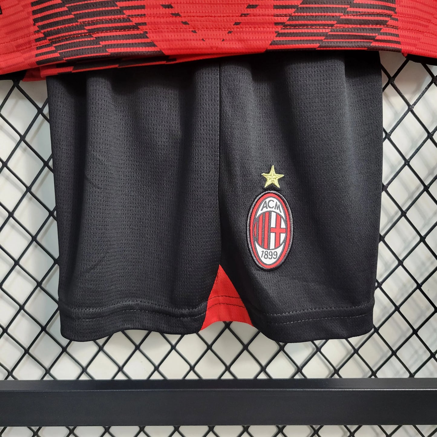 Kit domicile de l'AC Milan 2023/24 