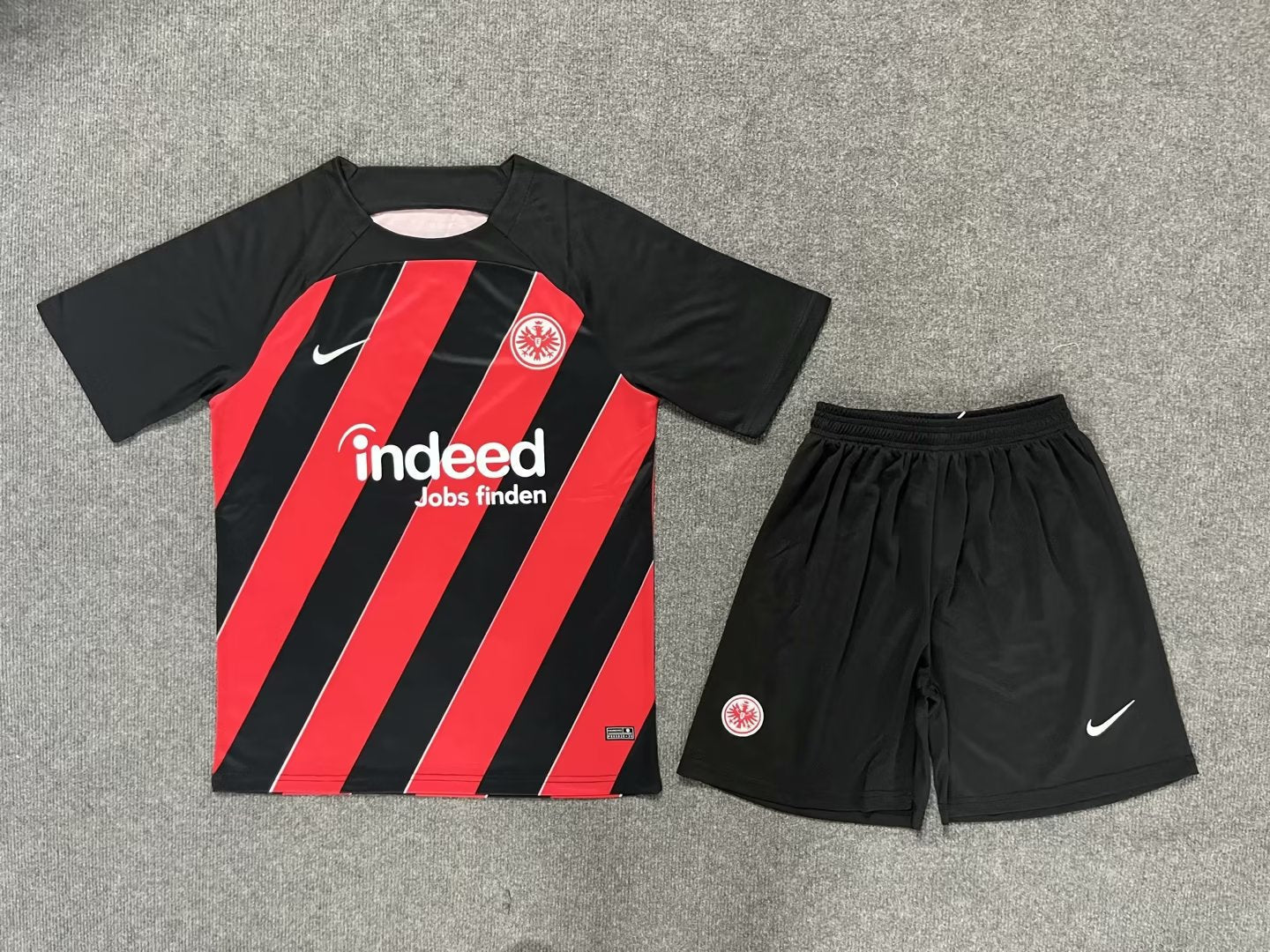 Kit principal enfant Francfort 2023/24 